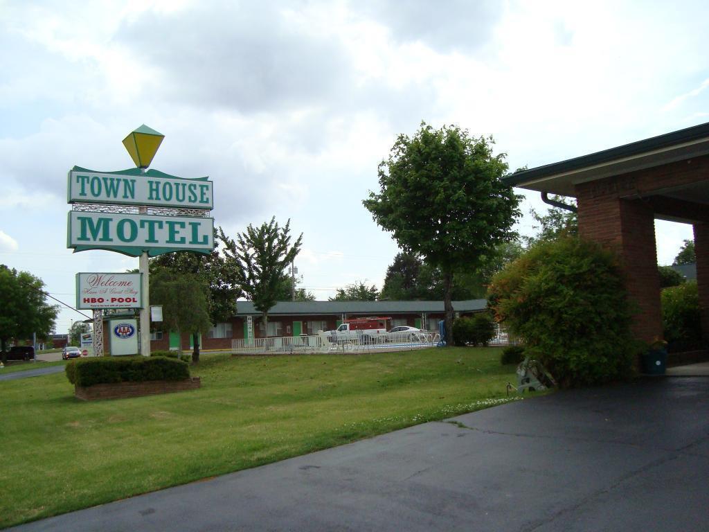 Town House Motel Tupelo Eksteriør bilde